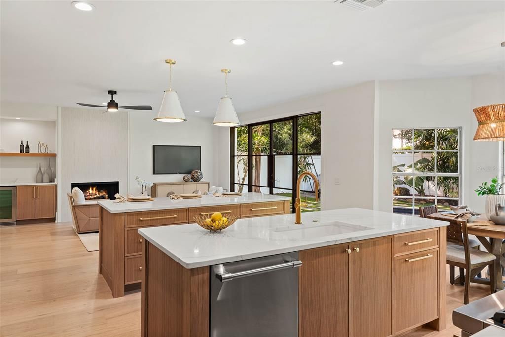 На продажу: $2,295,000 (5 спален, 3 ванн, 3691 Квадратных фут)