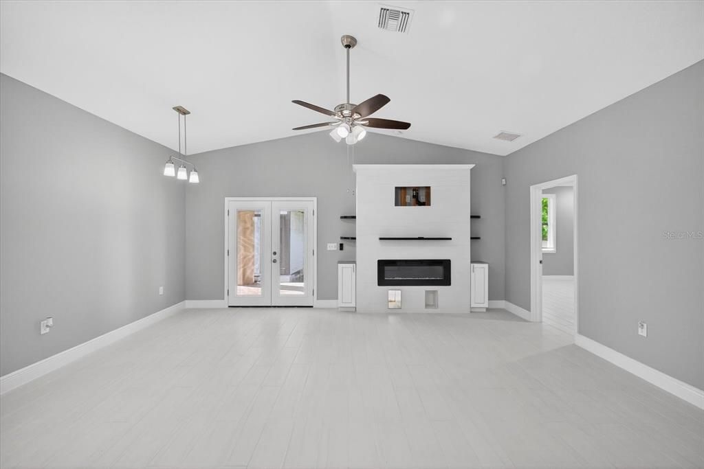 For Sale: $645,000 (4 beds, 3 baths, 2690 Square Feet)