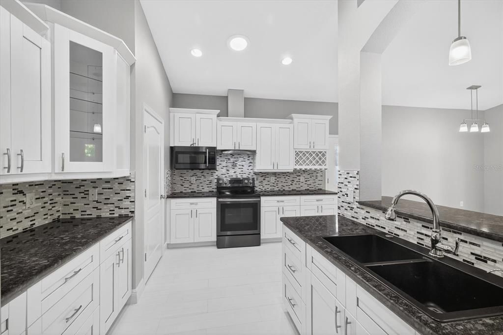 For Sale: $645,000 (4 beds, 3 baths, 2690 Square Feet)