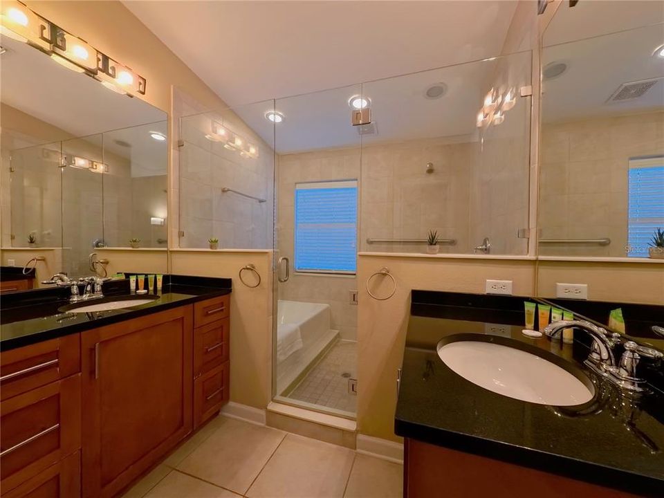 For Rent: $3,500 (4 beds, 3 baths, 2000 Square Feet)