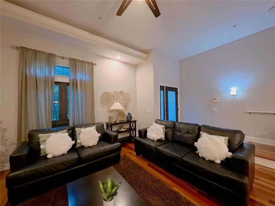 For Rent: $3,500 (4 beds, 3 baths, 2000 Square Feet)