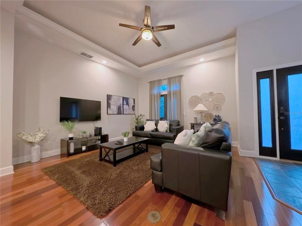 For Rent: $3,500 (4 beds, 3 baths, 2000 Square Feet)