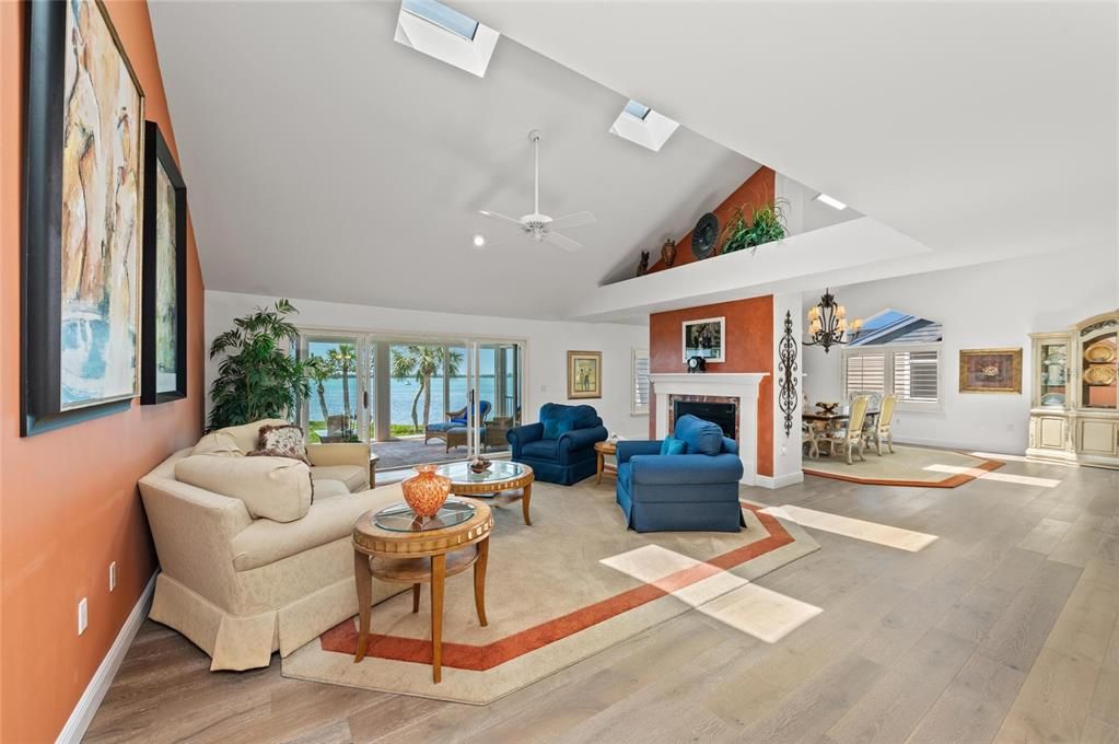 На продажу: $2,390,000 (5 спален, 5 ванн, 6900 Квадратных фут)