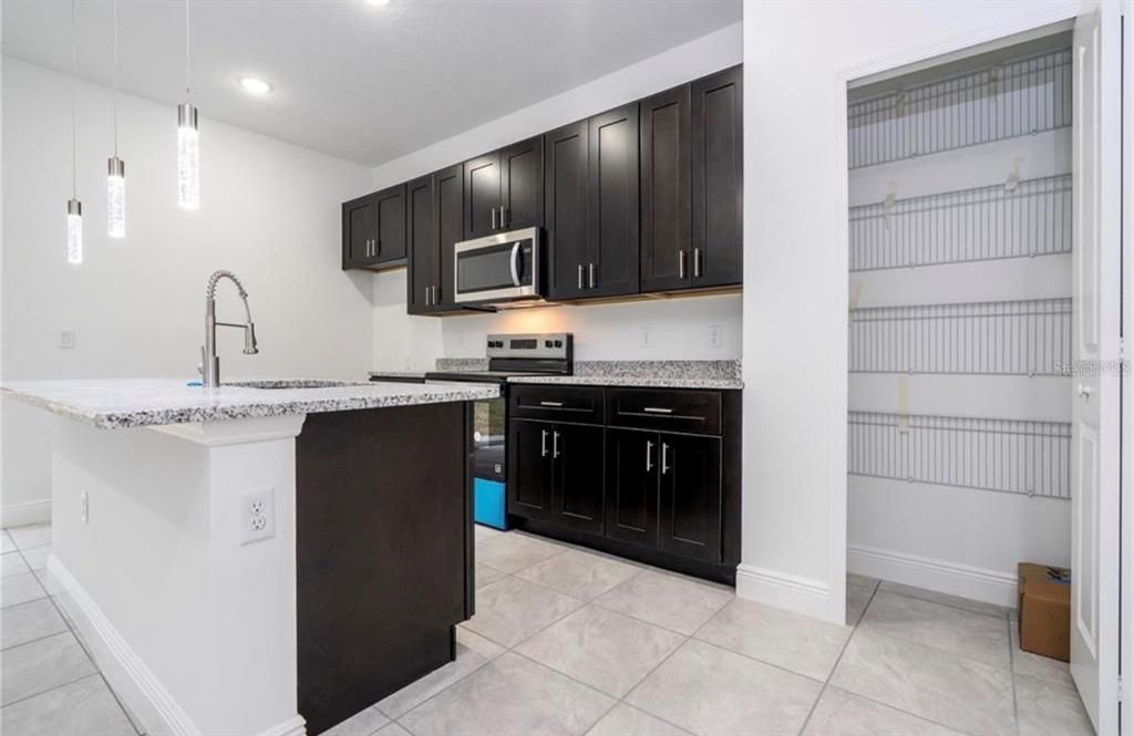 待售: $269,900 (4 贝兹, 2 浴室, 1580 平方英尺)