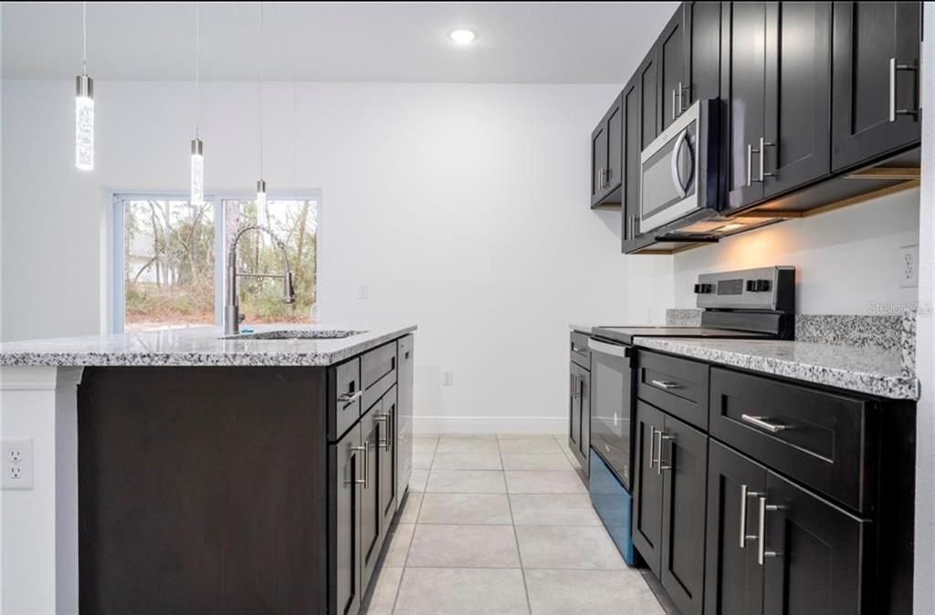 待售: $269,900 (4 贝兹, 2 浴室, 1580 平方英尺)