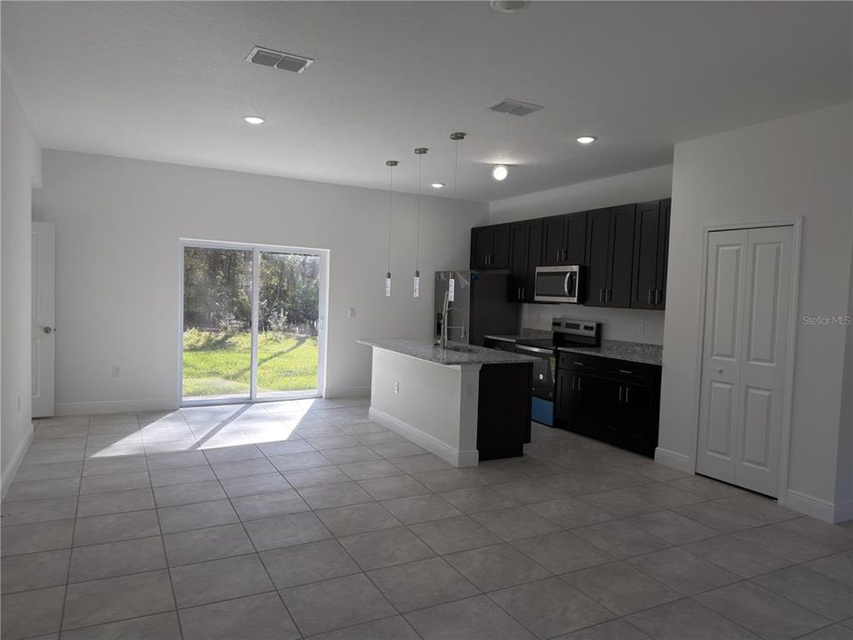 待售: $269,900 (4 贝兹, 2 浴室, 1580 平方英尺)