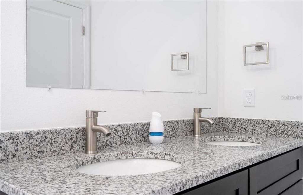 待售: $269,900 (4 贝兹, 2 浴室, 1580 平方英尺)