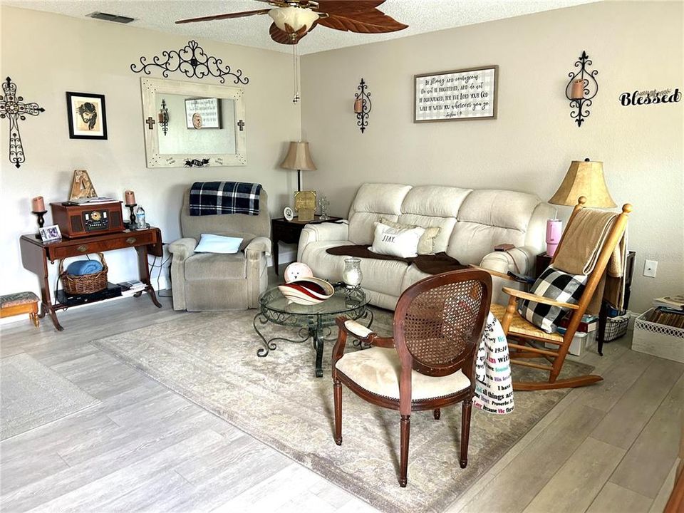 Activo con contrato: $149,900 (2 camas, 2 baños, 984 Pies cuadrados)