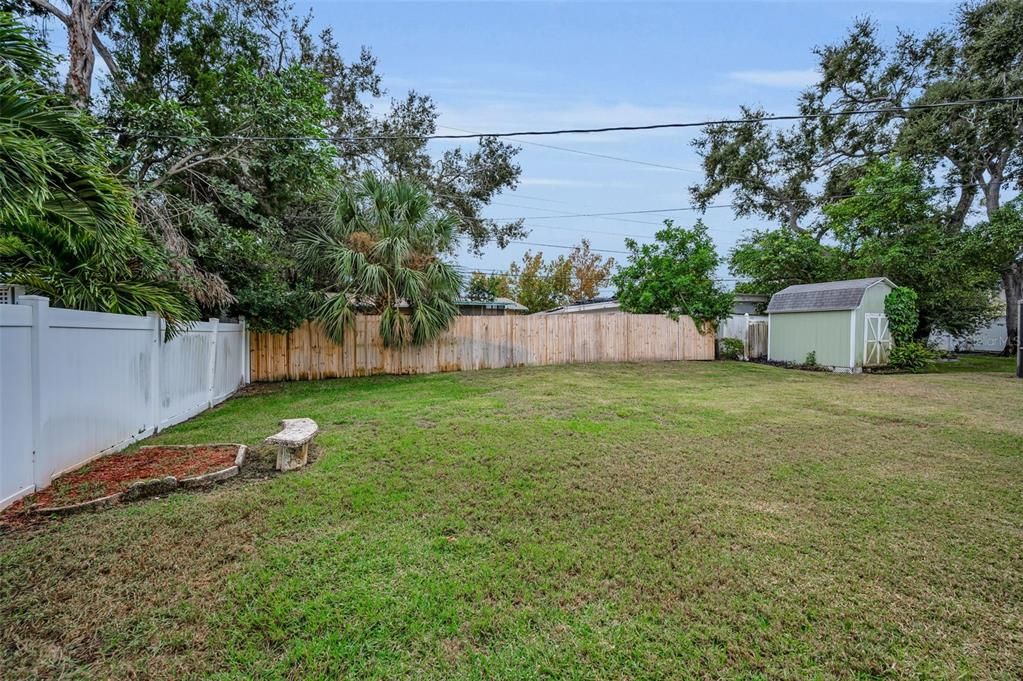 Active With Contract: $334,000 (2 beds, 1 baths, 1117 Square Feet)