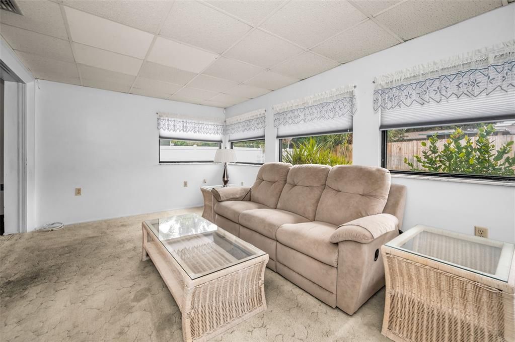 Active With Contract: $334,000 (2 beds, 1 baths, 1117 Square Feet)