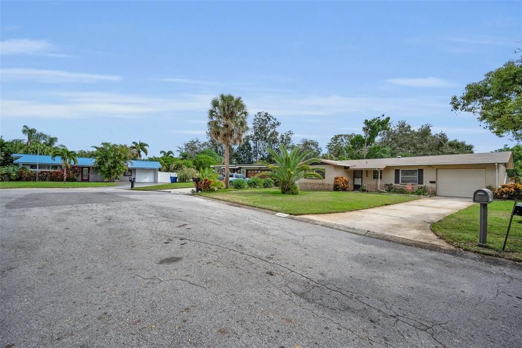 Active With Contract: $334,000 (2 beds, 1 baths, 1117 Square Feet)