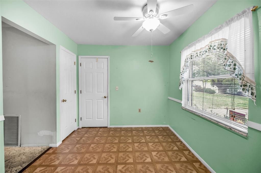 Active With Contract: $334,000 (2 beds, 1 baths, 1117 Square Feet)