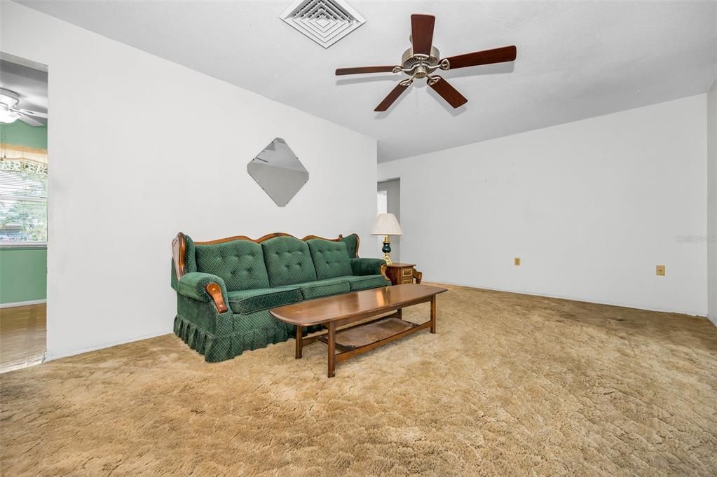 Active With Contract: $334,000 (2 beds, 1 baths, 1117 Square Feet)