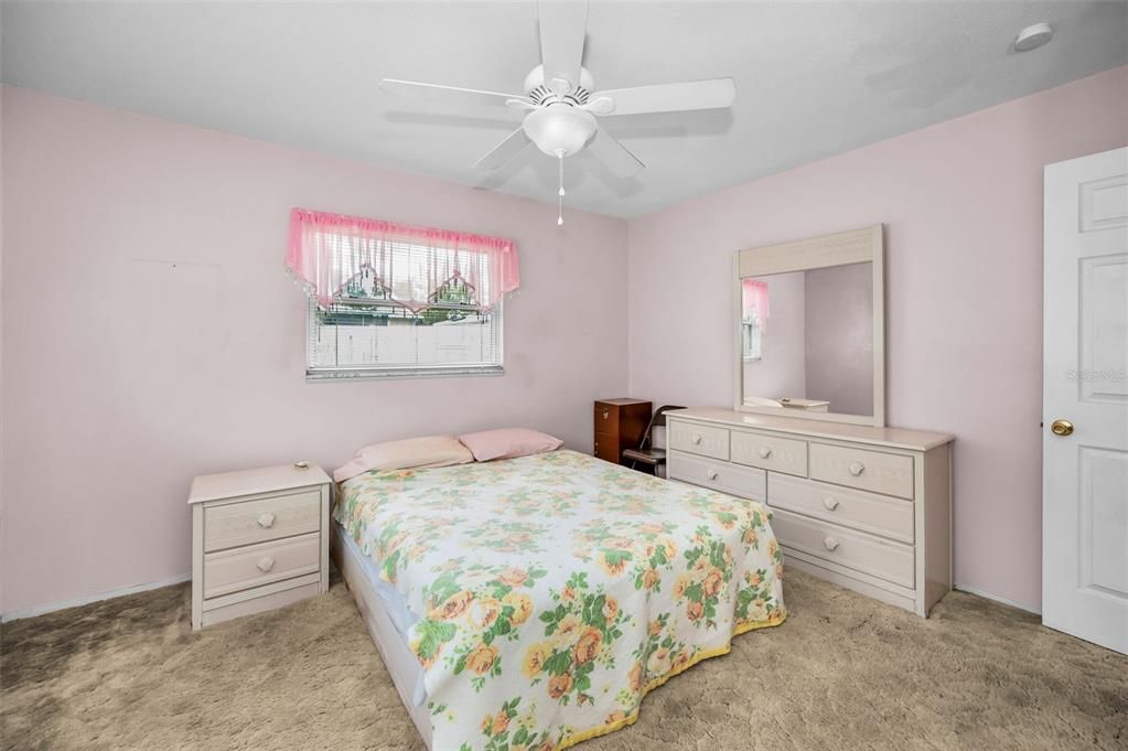 Active With Contract: $334,000 (2 beds, 1 baths, 1117 Square Feet)