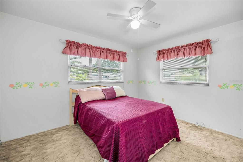 Active With Contract: $334,000 (2 beds, 1 baths, 1117 Square Feet)