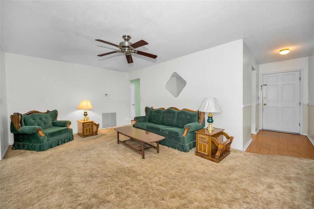 Active With Contract: $334,000 (2 beds, 1 baths, 1117 Square Feet)