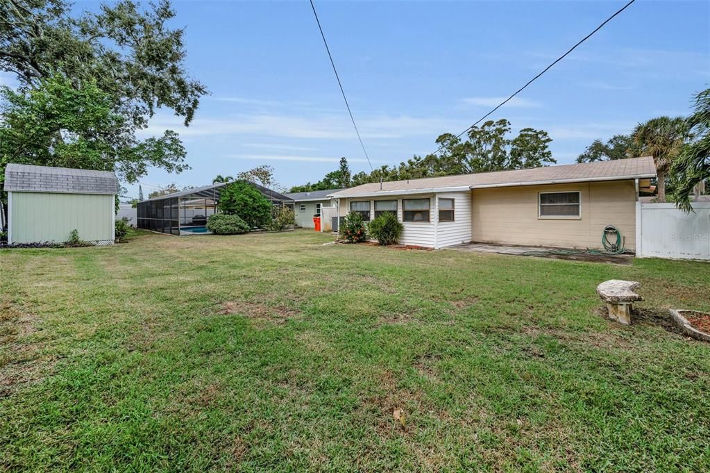 Active With Contract: $334,000 (2 beds, 1 baths, 1117 Square Feet)