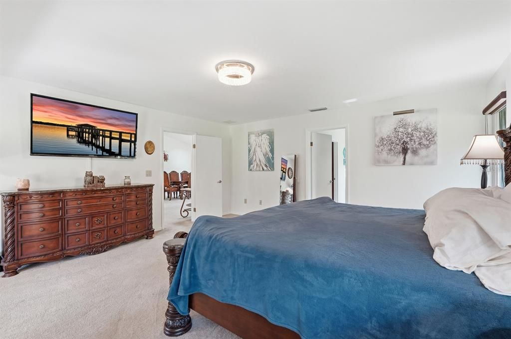 待售: $1,300,000 (4 贝兹, 2 浴室, 2108 平方英尺)