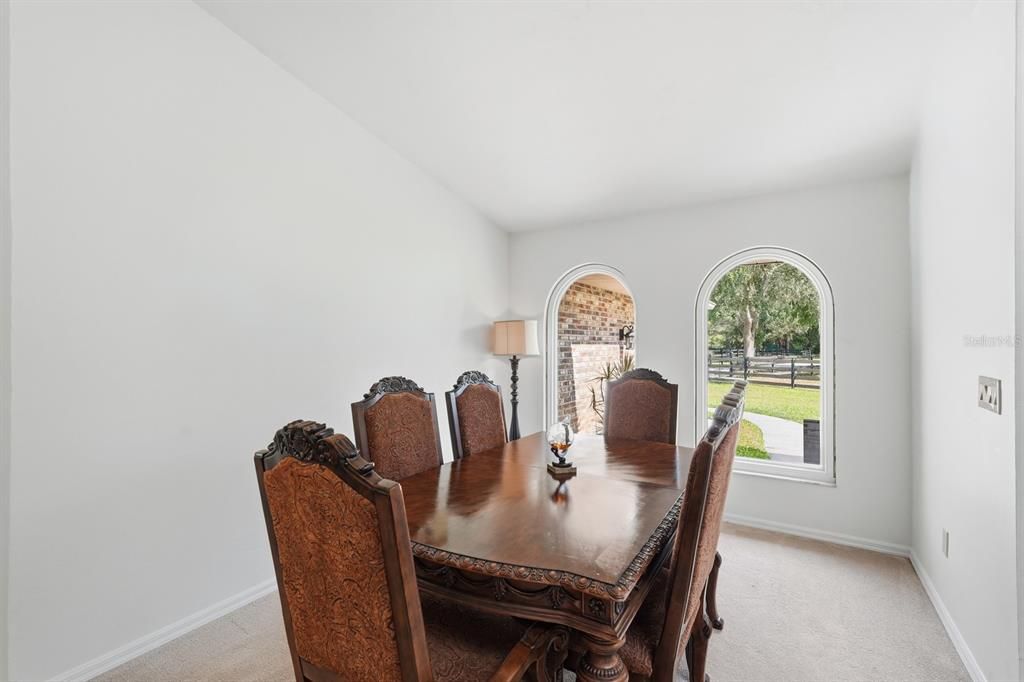 待售: $1,300,000 (4 贝兹, 2 浴室, 2108 平方英尺)