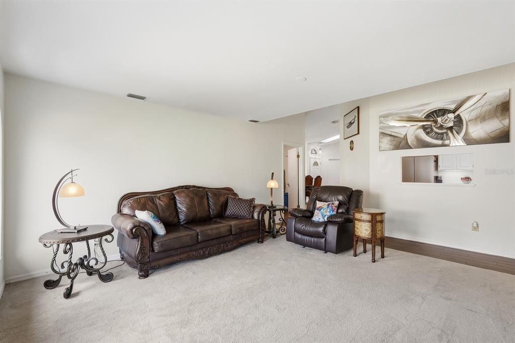 待售: $1,300,000 (4 贝兹, 2 浴室, 2108 平方英尺)