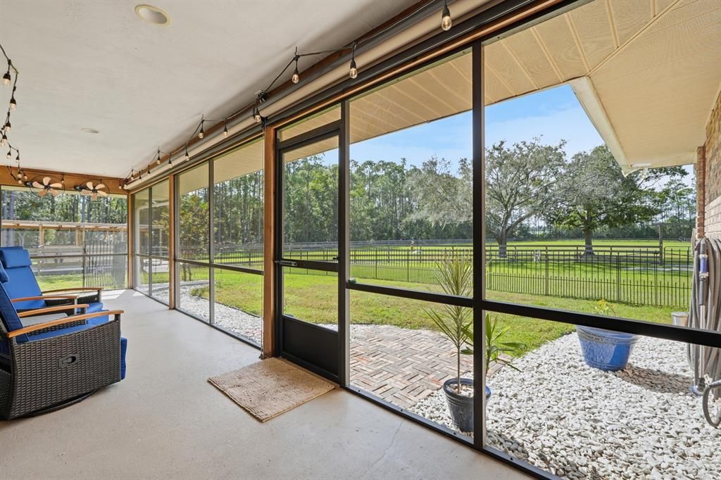 待售: $1,300,000 (4 贝兹, 2 浴室, 2108 平方英尺)