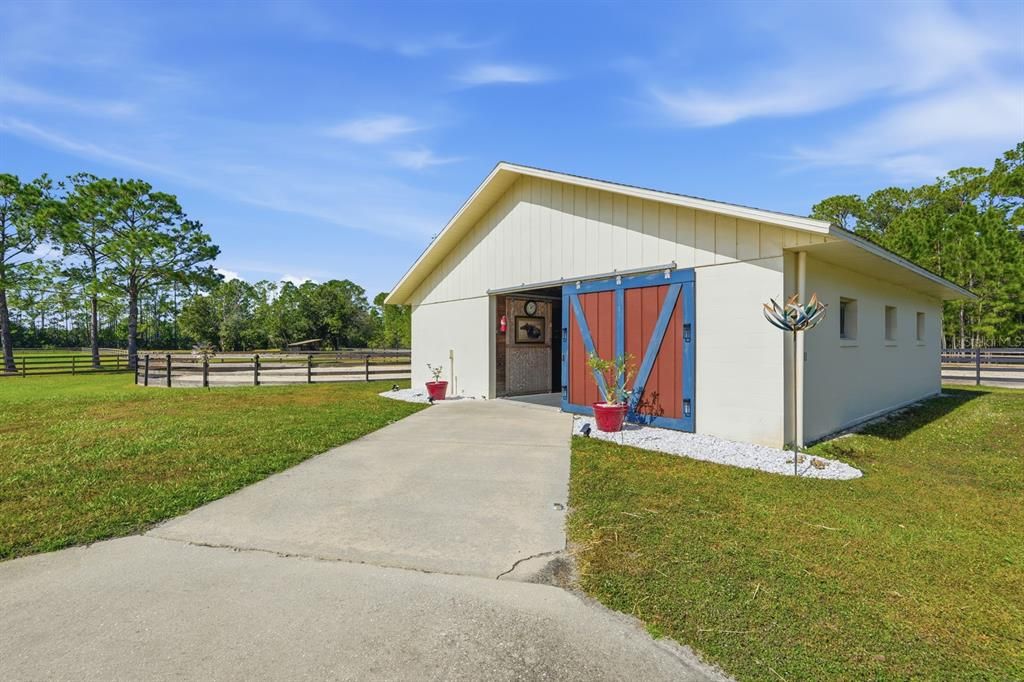 待售: $1,300,000 (4 贝兹, 2 浴室, 2108 平方英尺)