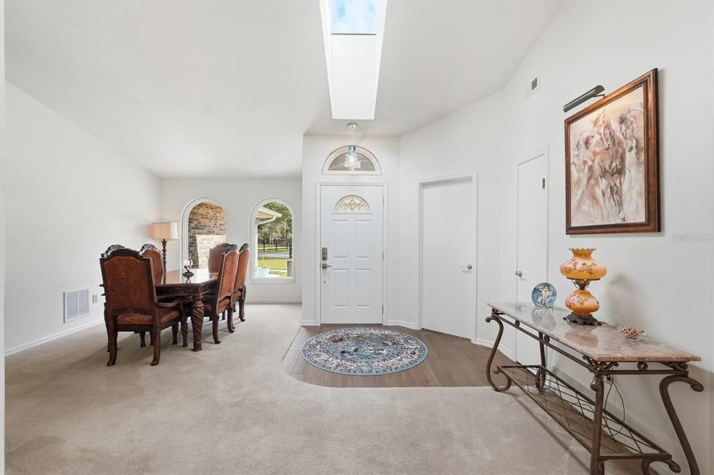 待售: $1,300,000 (4 贝兹, 2 浴室, 2108 平方英尺)