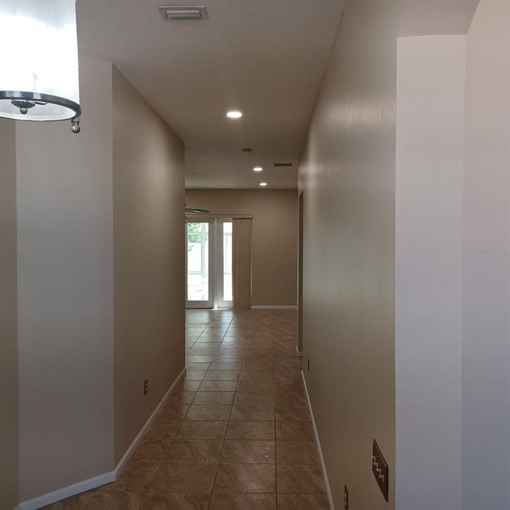 合同活跃: $2,400 (4 贝兹, 2 浴室, 2236 平方英尺)