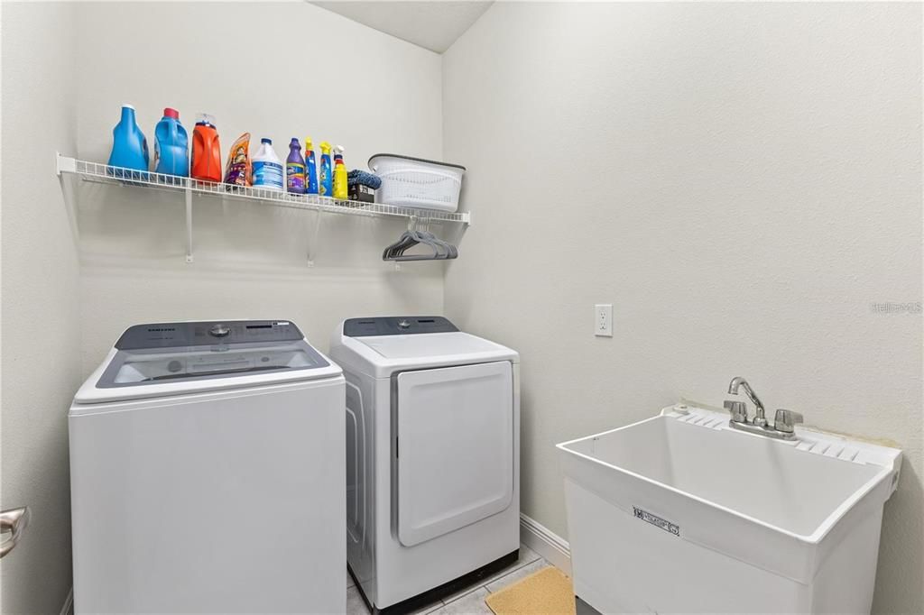 Active With Contract: $732,000 (5 beds, 5 baths, 2945 Square Feet)