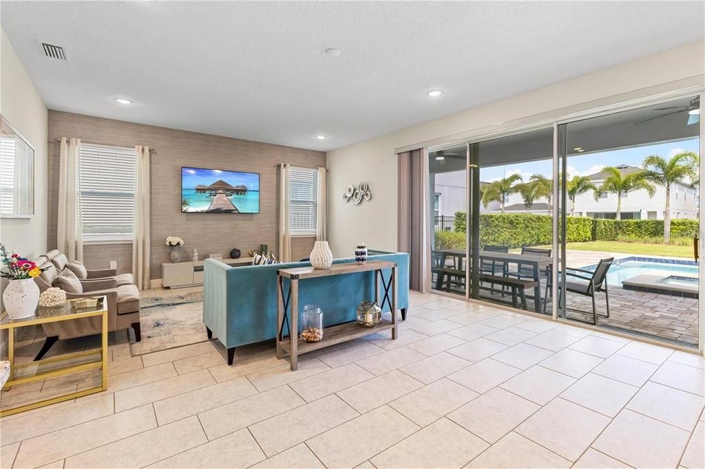 Active With Contract: $732,000 (5 beds, 5 baths, 2945 Square Feet)