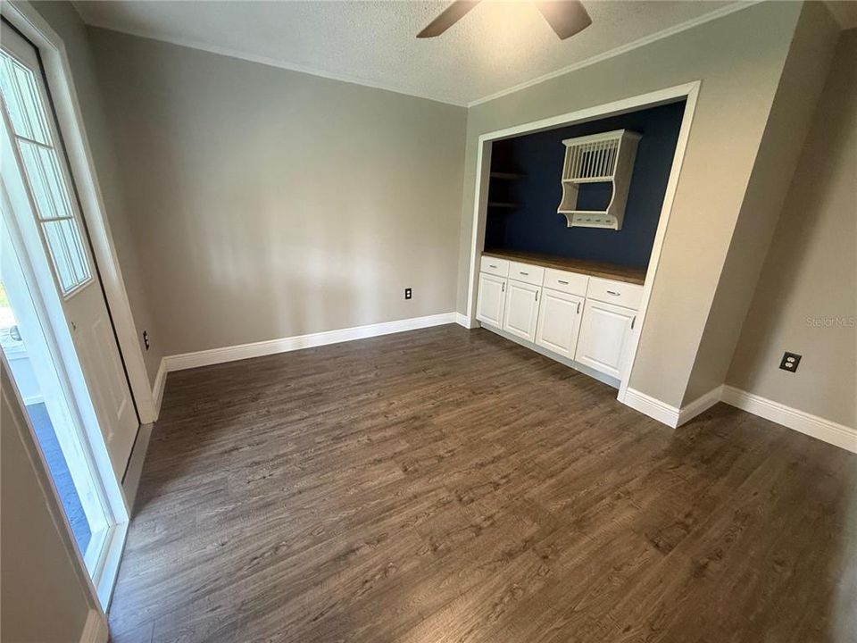 For Sale: $699,999 (5 beds, 3 baths, 2606 Square Feet)