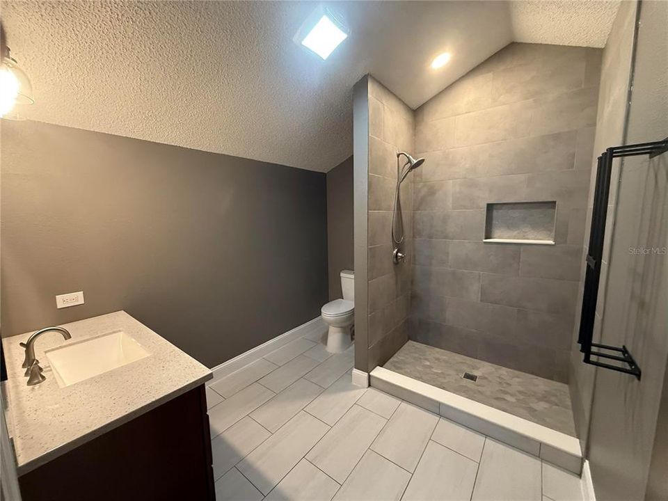 For Sale: $699,999 (5 beds, 3 baths, 2606 Square Feet)