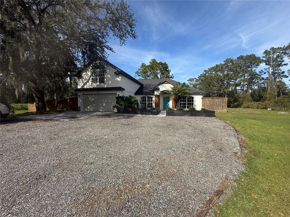 For Sale: $699,999 (5 beds, 3 baths, 2606 Square Feet)