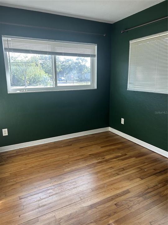 Active With Contract: $1,900 (2 beds, 1 baths, 1000 Square Feet)