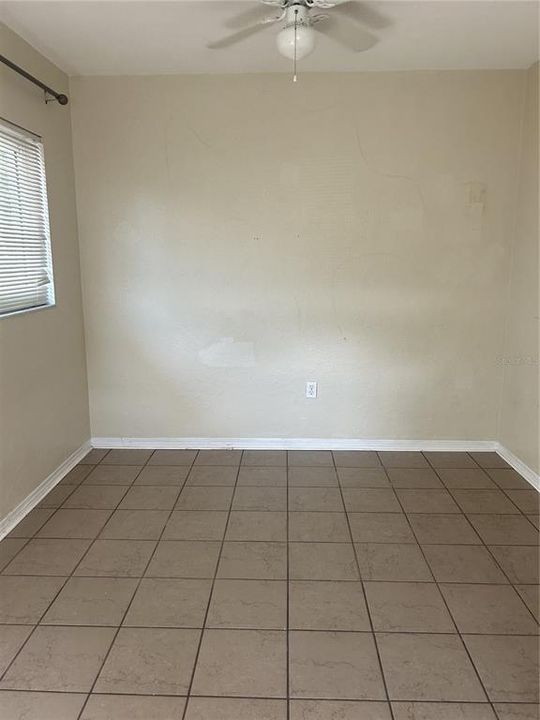 Active With Contract: $1,900 (2 beds, 1 baths, 1000 Square Feet)