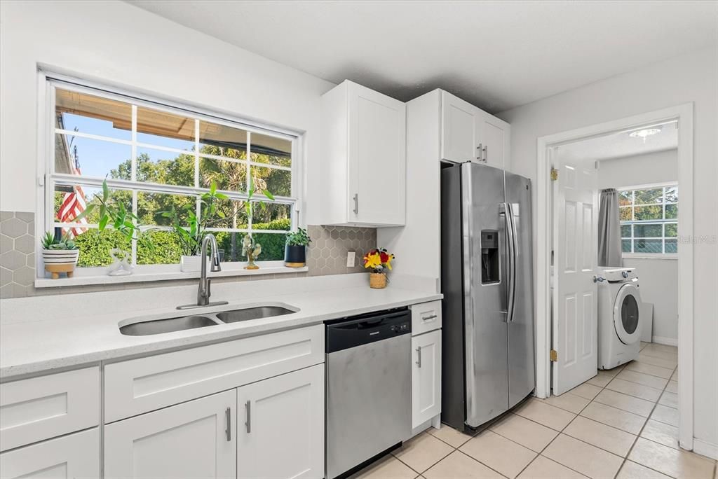 На продажу: $599,000 (4 спален, 3 ванн, 2104 Квадратных фут)