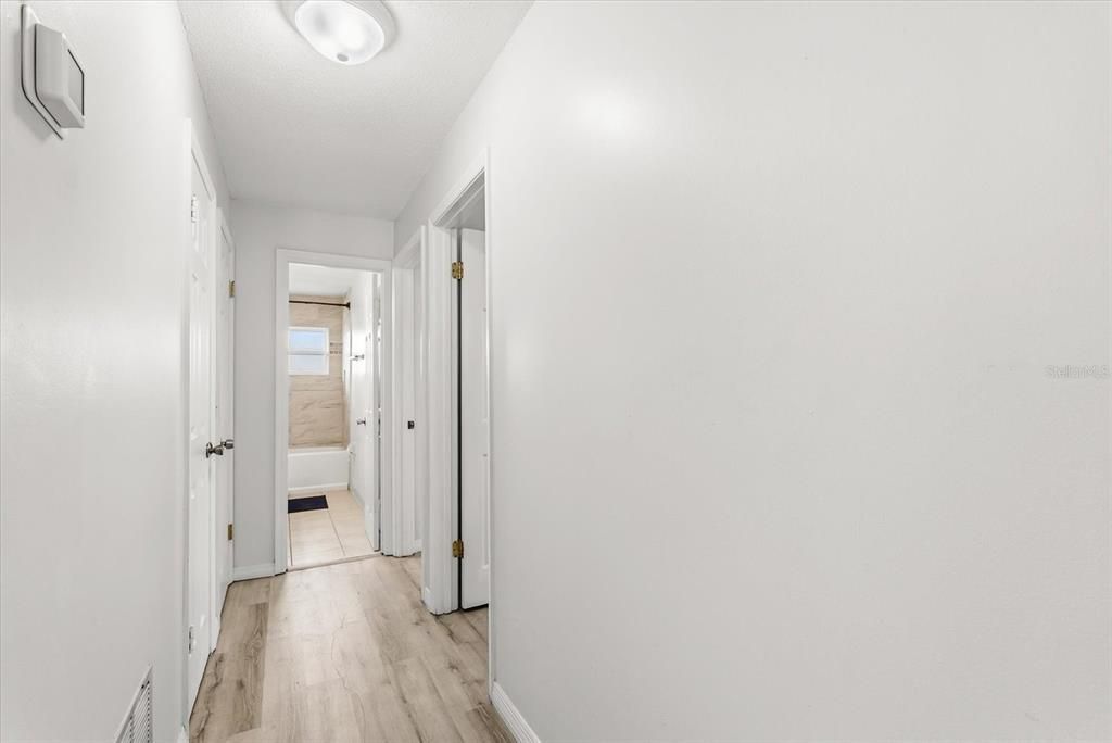 На продажу: $599,000 (4 спален, 3 ванн, 2104 Квадратных фут)