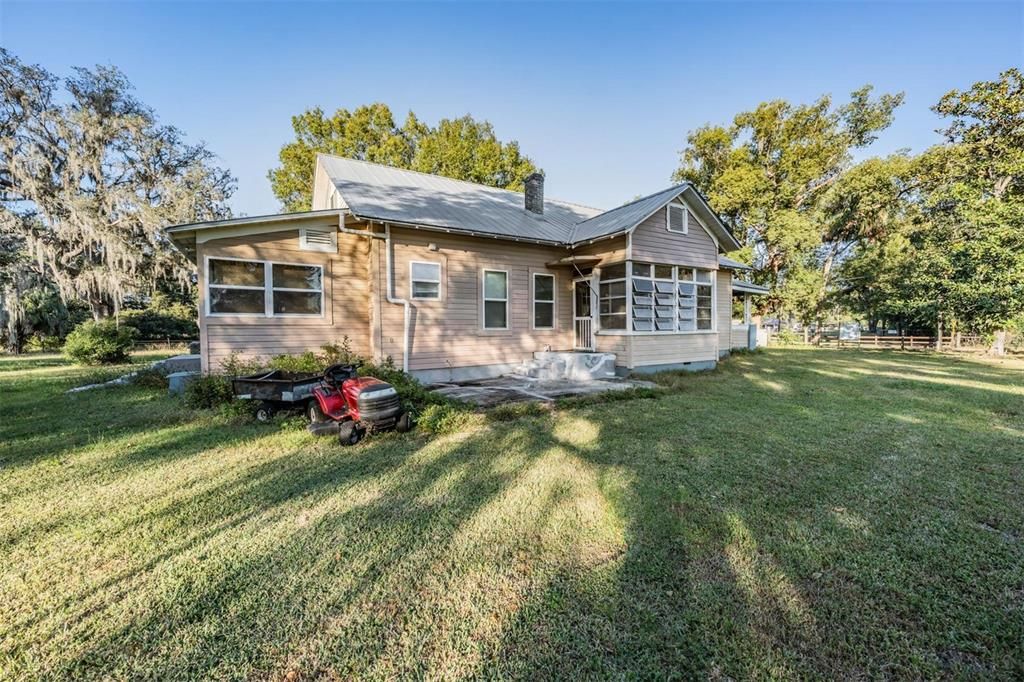 For Sale: $399,000 (4 beds, 1 baths, 1580 Square Feet)