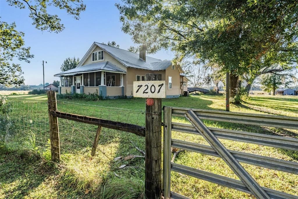 For Sale: $399,000 (4 beds, 1 baths, 1580 Square Feet)