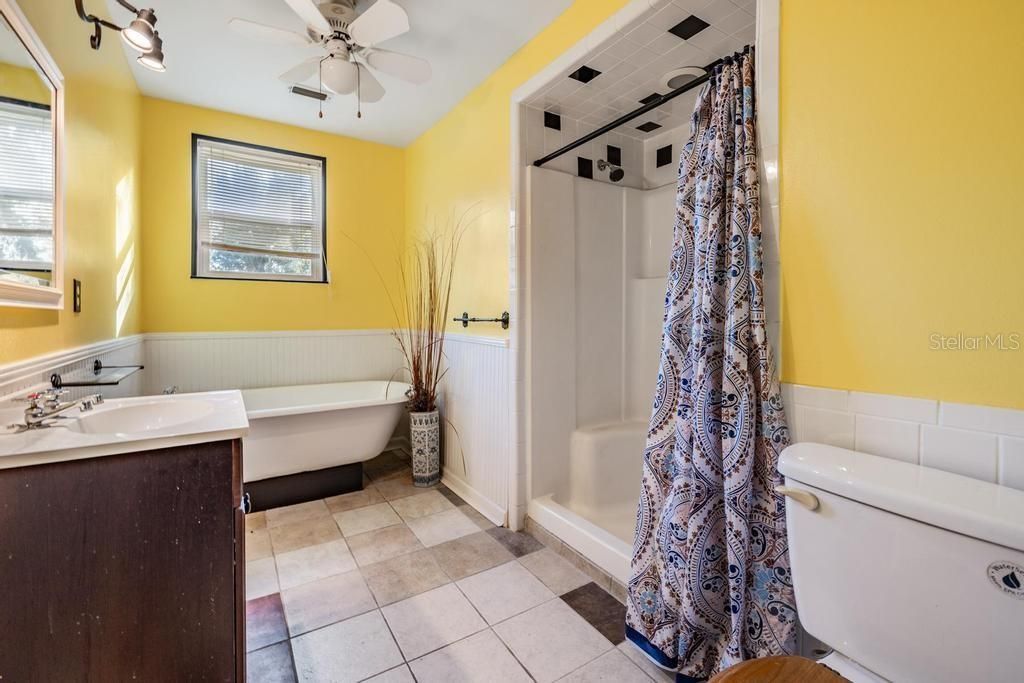 For Sale: $399,000 (4 beds, 1 baths, 1580 Square Feet)