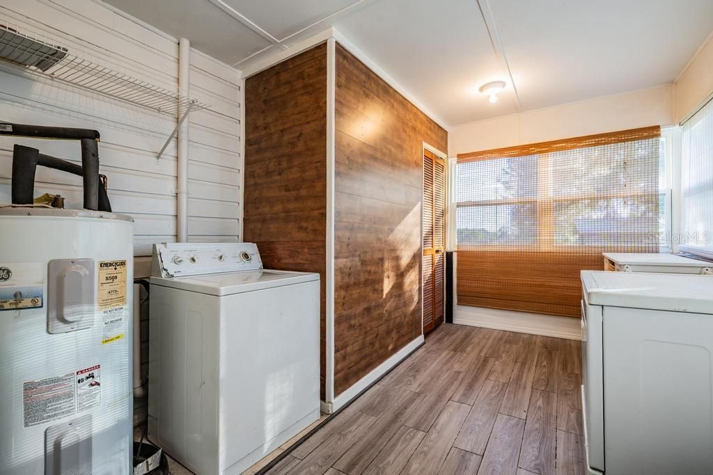 For Sale: $399,000 (4 beds, 1 baths, 1580 Square Feet)