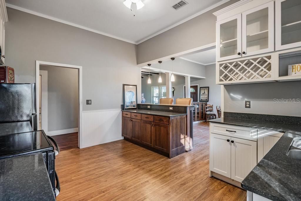 For Sale: $399,000 (4 beds, 1 baths, 1580 Square Feet)