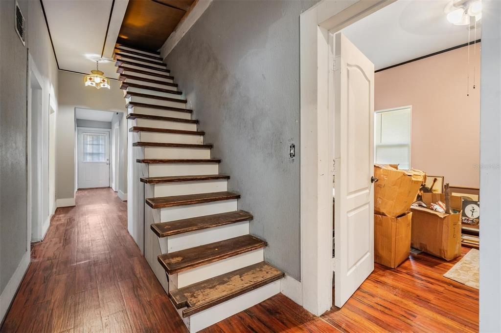 For Sale: $399,000 (4 beds, 1 baths, 1580 Square Feet)