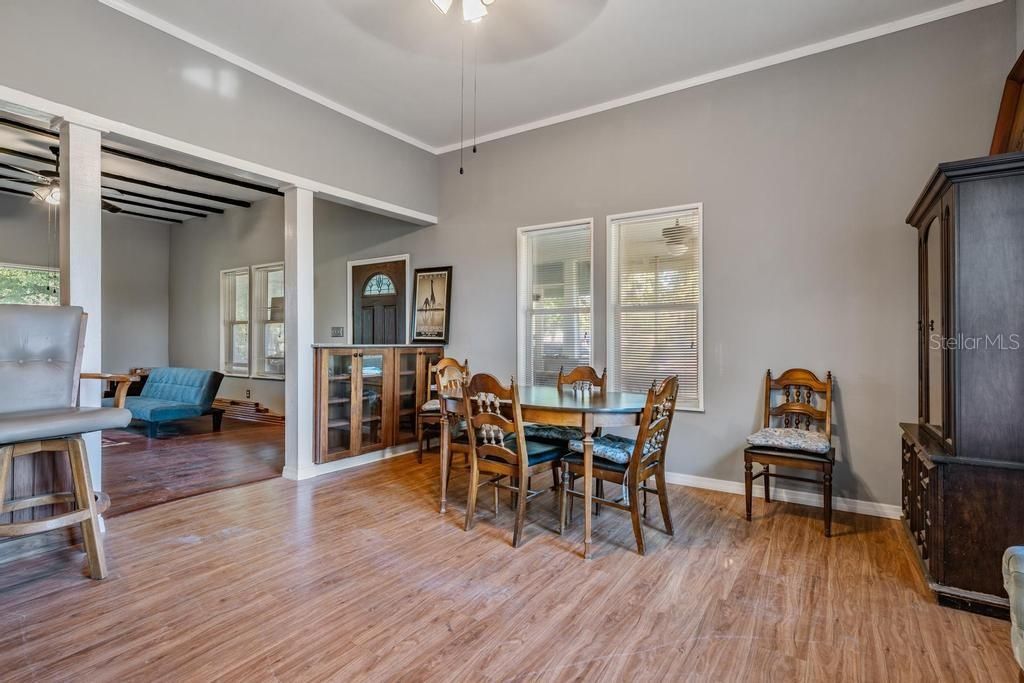 For Sale: $399,000 (4 beds, 1 baths, 1580 Square Feet)