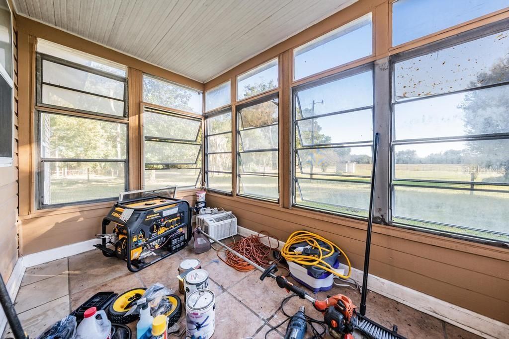 For Sale: $399,000 (4 beds, 1 baths, 1580 Square Feet)