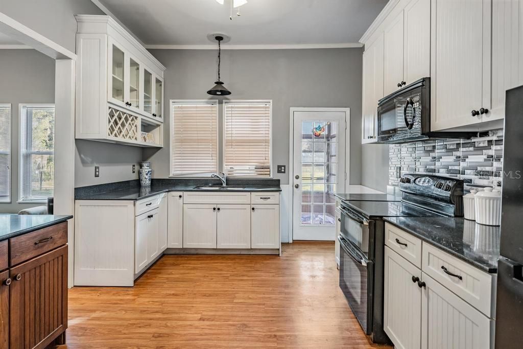 For Sale: $399,000 (4 beds, 1 baths, 1580 Square Feet)