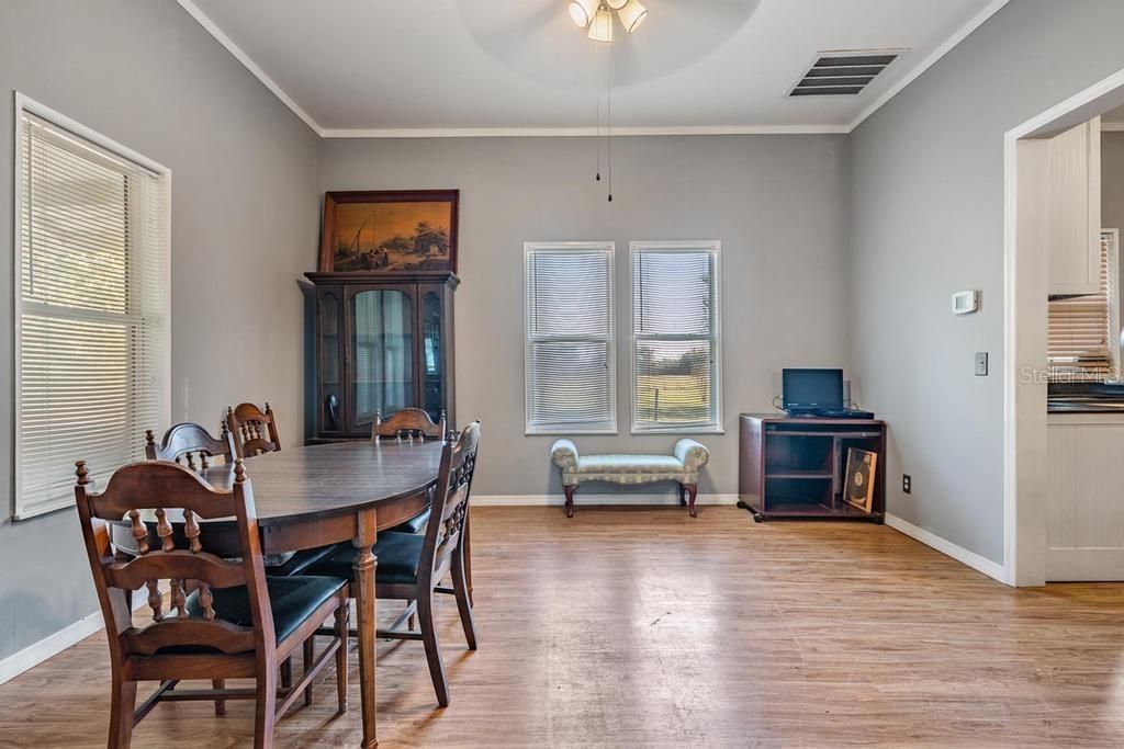 For Sale: $399,000 (4 beds, 1 baths, 1580 Square Feet)