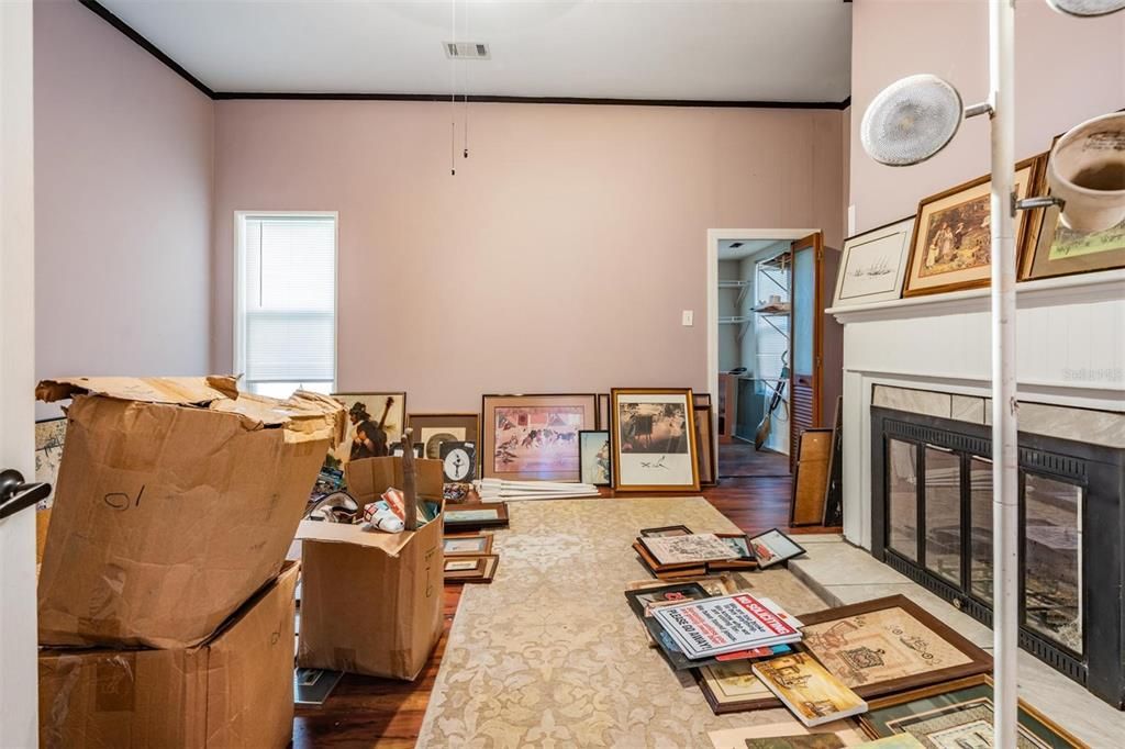 For Sale: $399,000 (4 beds, 1 baths, 1580 Square Feet)