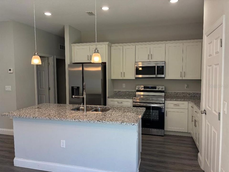 For Sale: $305,000 (4 beds, 2 baths, 1551 Square Feet)