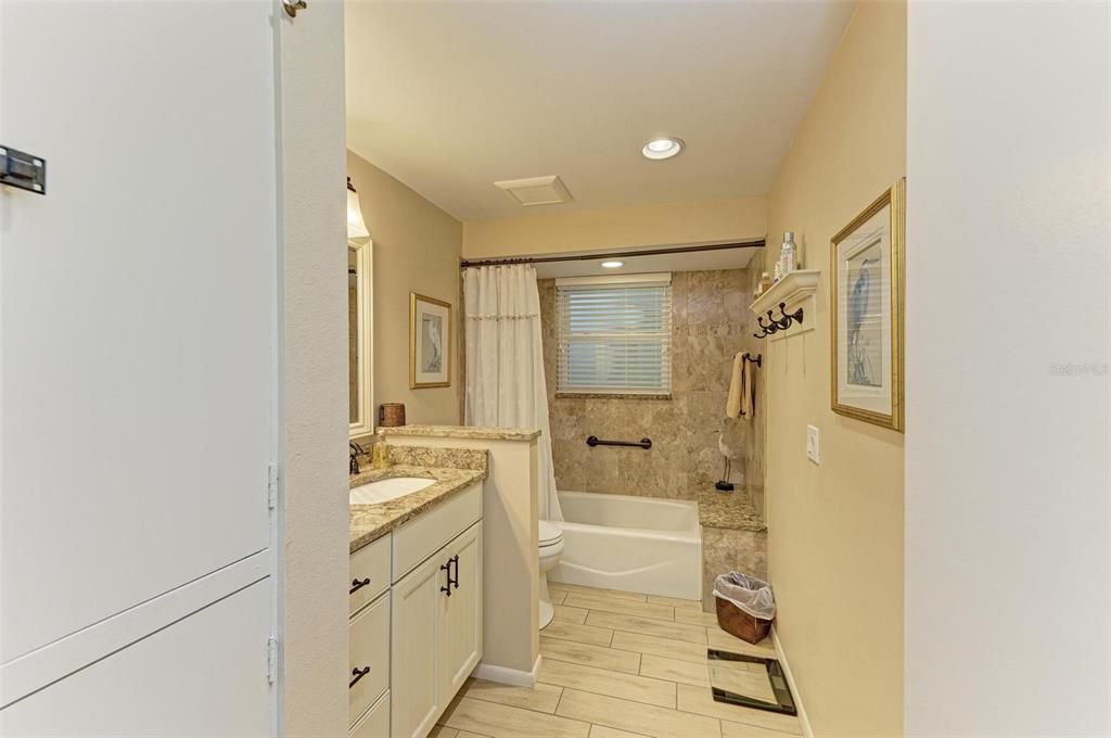 For Sale: $1,249,000 (2 beds, 2 baths, 1068 Square Feet)